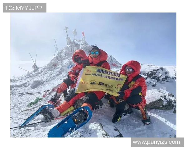 中国登山队挑战喜马拉雅新线路全员成功登顶创造历史壮举 中国登山队挑战喜马拉雅新线路全员成功登顶创造历史壮举