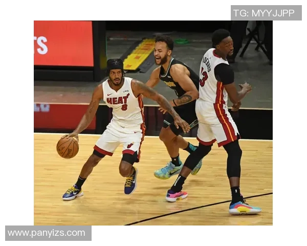 灰熊赛场爆发小插曲,裁判如何处理? 灰熊赛场爆发小插曲,裁判如何处理?